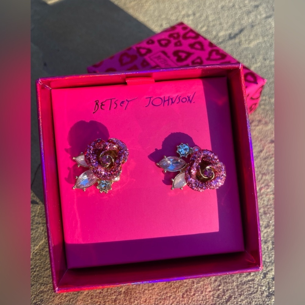 💞BETSEY JOHNSON💞NEW Pink Glittered Crystal Rose Earrings, Multidimensional NIB